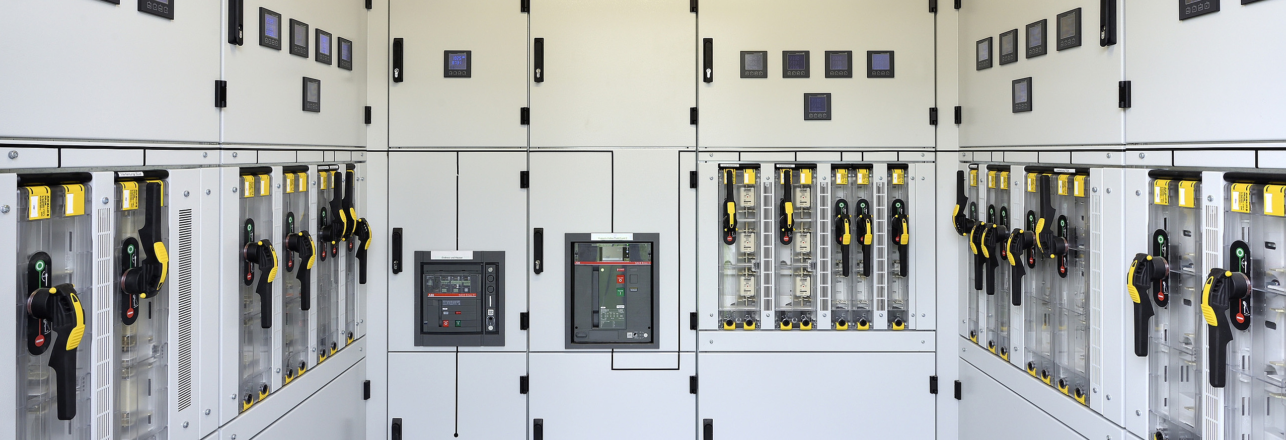 Technische Anlagen in einem Raum 